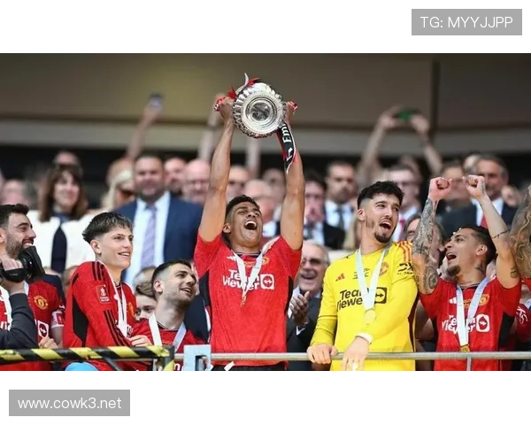 皇马中场断球后防守体系易崩,表面控场实则稳定性承压 皇马中场断球后防守体系易崩,表面控场实则稳定性承压