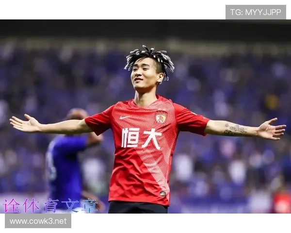 韦世豪刚刷完豪车朋友圈，转身就被邻居喊去修水管，这差距也太大了吧？