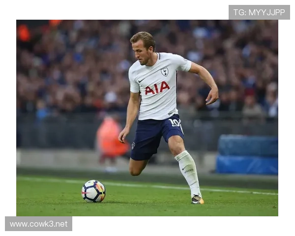 哈里·凯恩居然在训练场上摔了个跟头，这曼城球星们还笑岔气了？